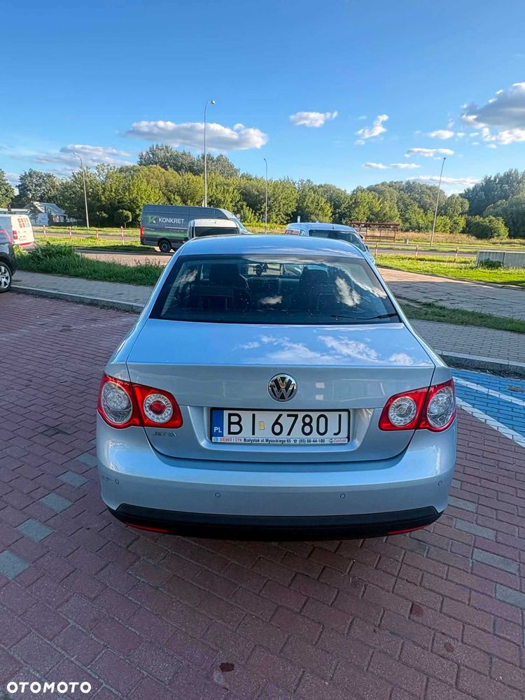 Volkswagen Jetta - 3