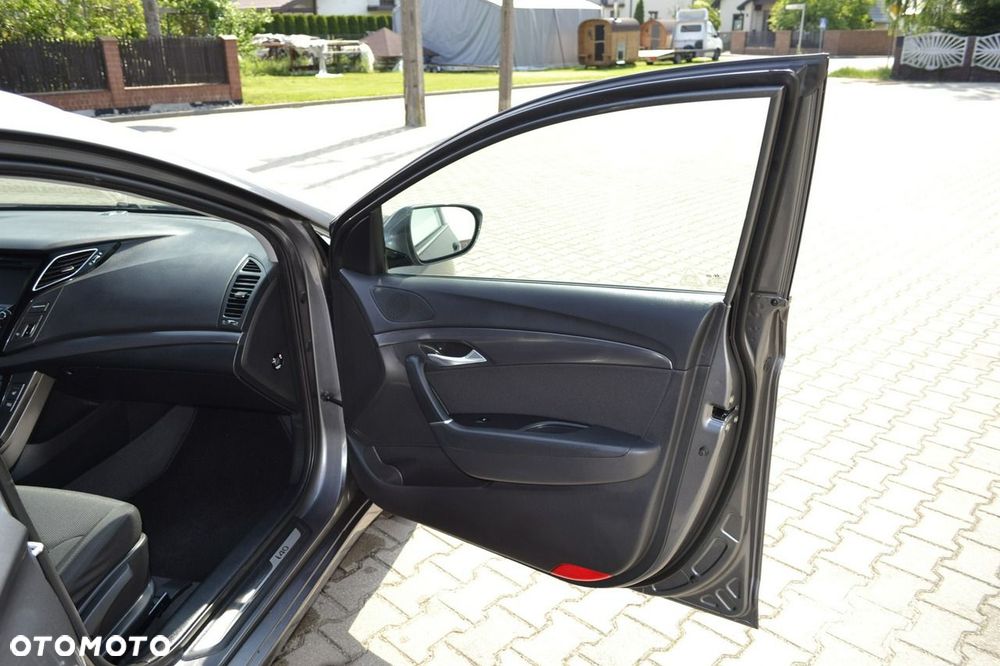 Hyundai i40 Kombi 1.7 CRDi DCT Premium - 35