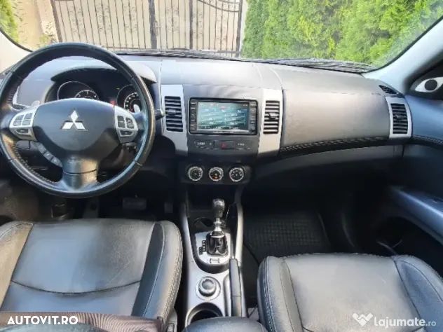 Mitsubishi Outlander - 5