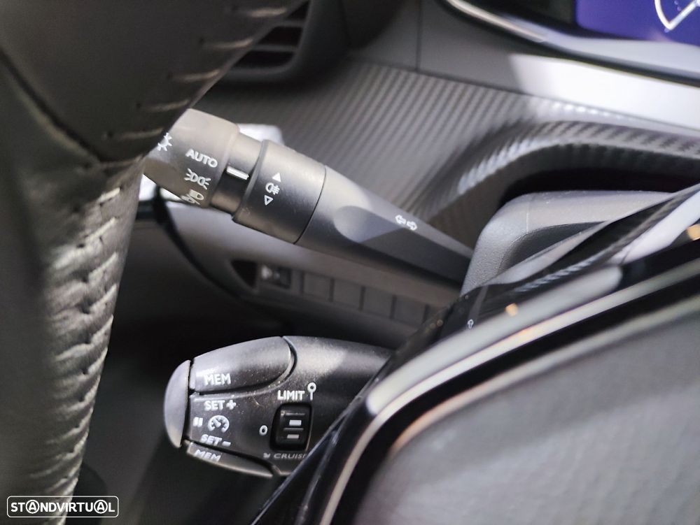 Peugeot 2008 1.2 PureTech Allure - 10