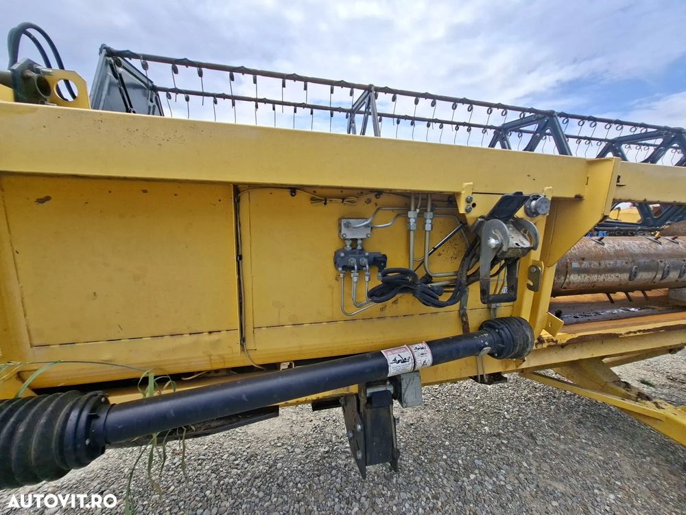 New Holland CX 6.90 ST5 COMBINA AGRICOLA CU HEDER PAIOASE 760CG 6,70M/22FT VF SI CARUCIOR TRANSPORT - 37