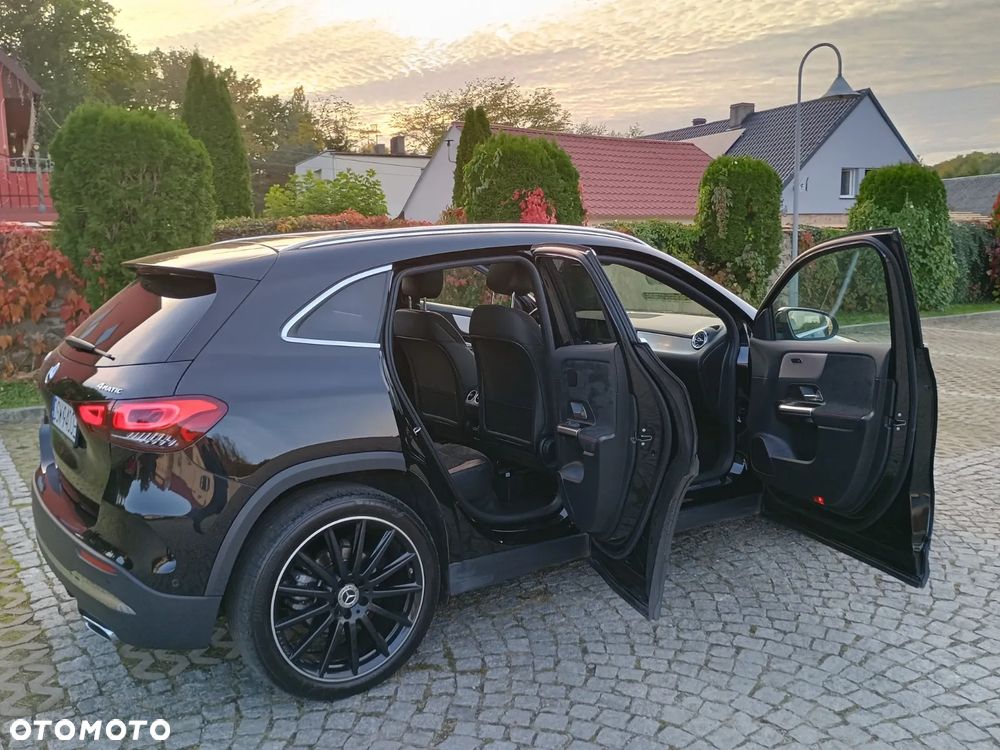 Mercedes-Benz GLA 200 d 4-Matic AMG Line - 11