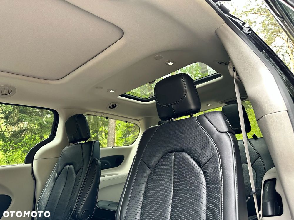 Chrysler Pacifica - 17