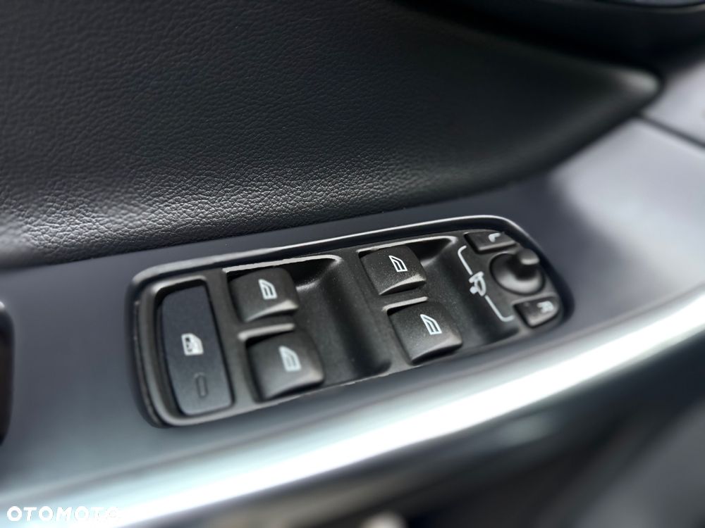 Volvo XC 60 D3 Geartronic Momentum - 25