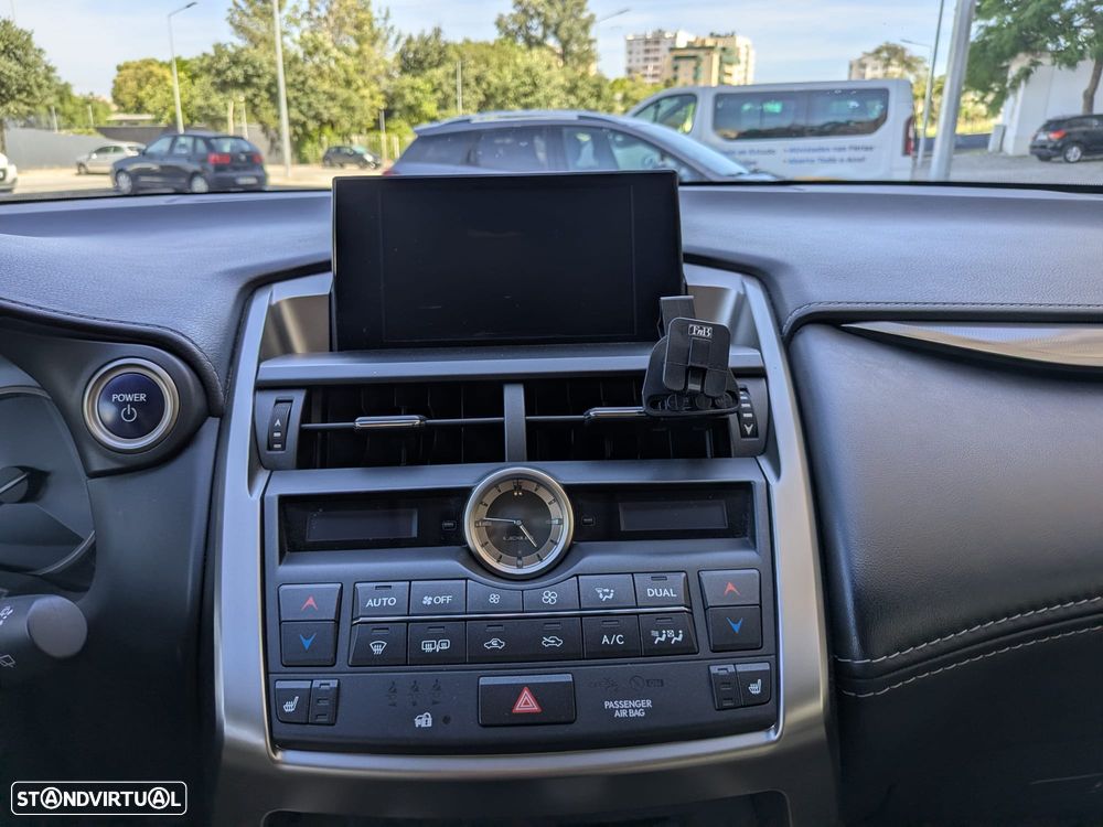 Lexus NX 300h Executive+ - 14