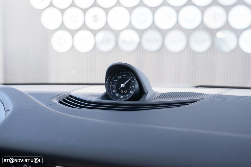 Porsche Taycan 4S - 28