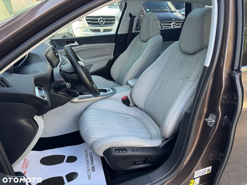 Peugeot 308 BlueHDi 150 Automatik Stop & Start Allure - 19