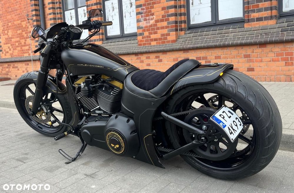 Harley-Davidson Softail Breakout - 18