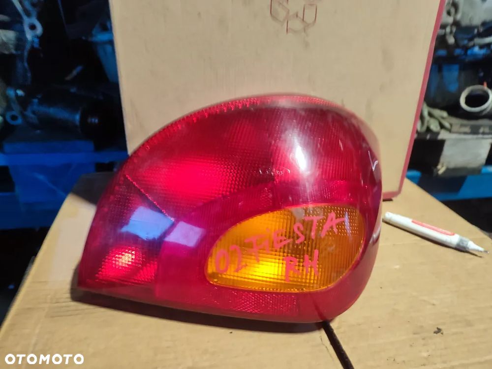 LAMPA TYŁ FIESTA Ford Fiesta Mk5 ANGLIK