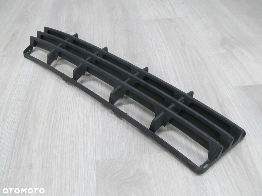 VOLVO S40 V50 04-07 KRATKA ATRAPA ZDERZAKA SRODKOWA 30657006 - 2