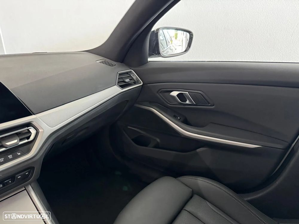 BMW 330 e Touring Pack M Auto - 21
