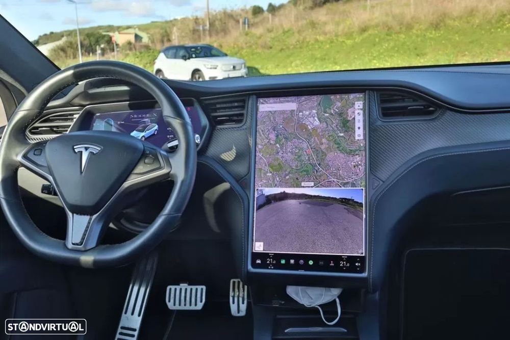 Tesla Model X - 17