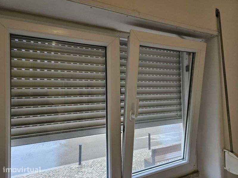 Excelente Apartamento T2 na Avenida do Bocage - RC Alto - Grande imagem: 4/6