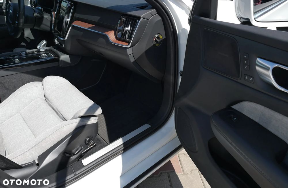 Volvo V60 T6 AWD Recharge Geartronic Inscription - 23