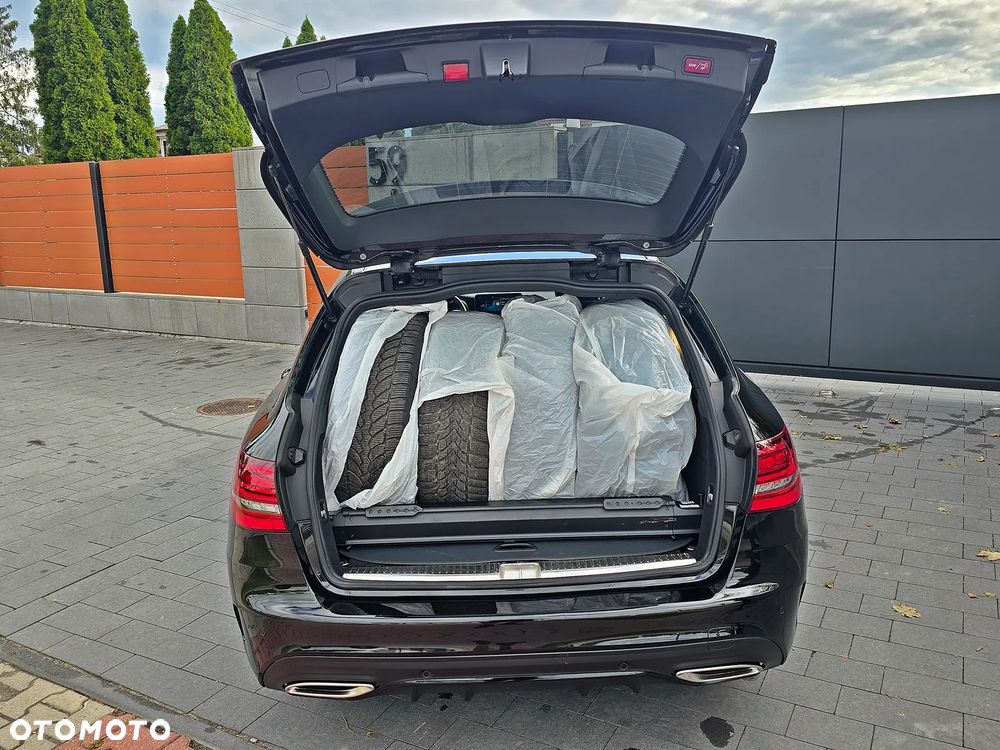 Mercedes-Benz Klasa C 300 4Matic 9G-TRONIC Night Edition - 17