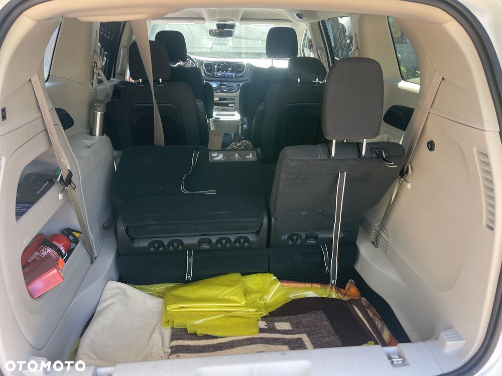 Chrysler Pacifica - 5