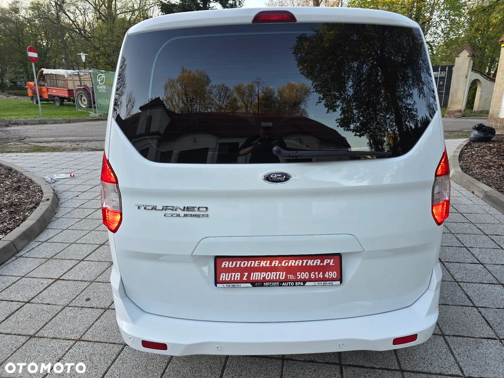Ford Tourneo Courier 1.5 TDCi Titanium - 4