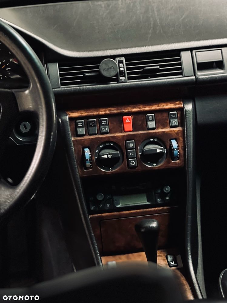 Mercedes-Benz W124 (1984-1993) - 24