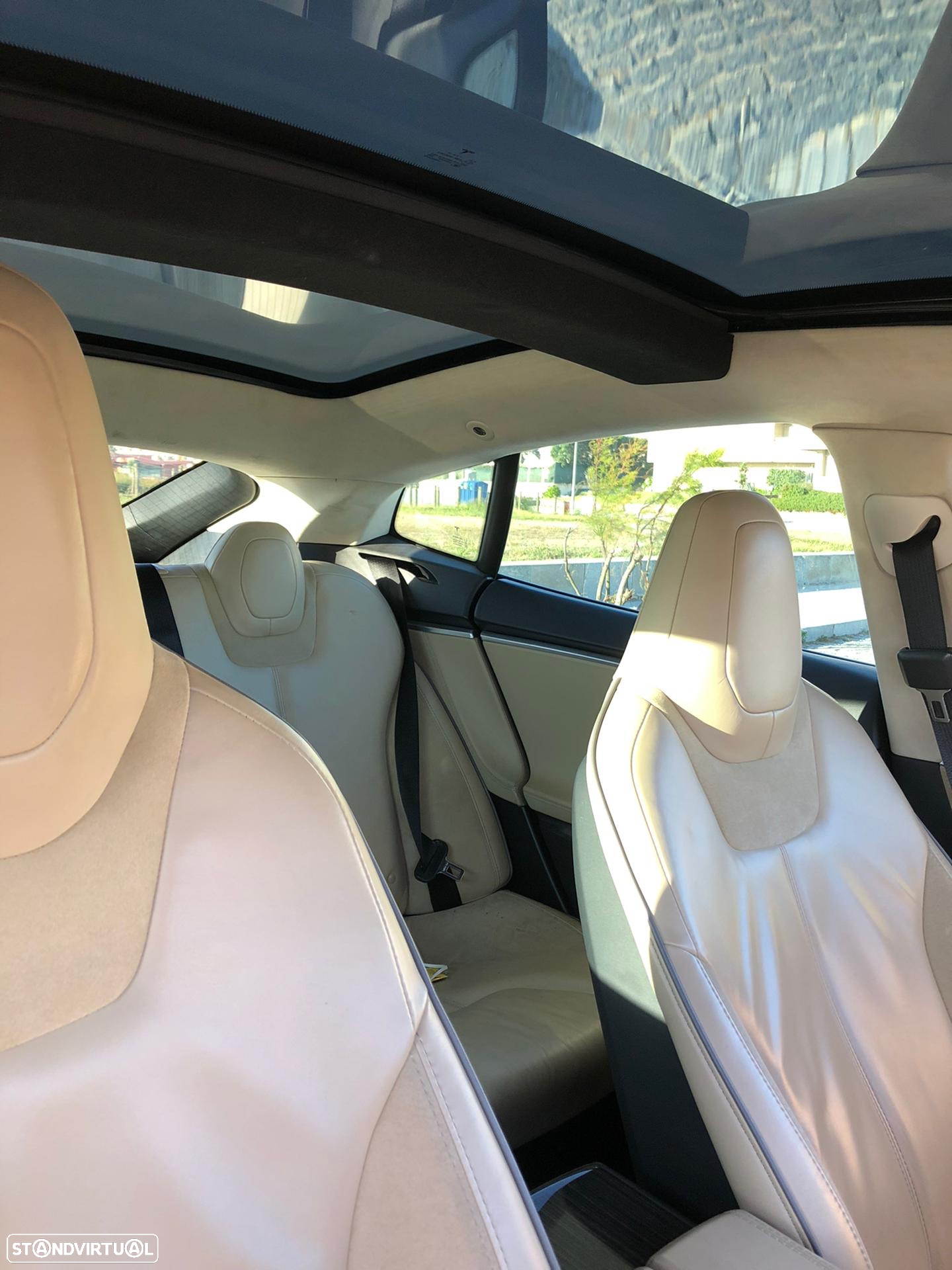 Tesla Model S - 10