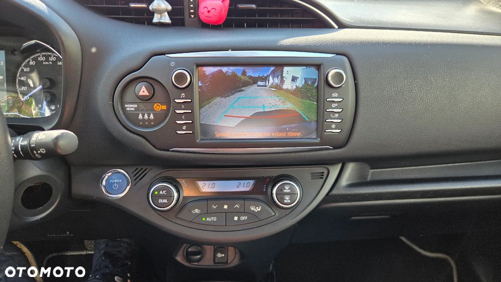 Toyota Yaris Hybrid 100 Selection Platinum - 8