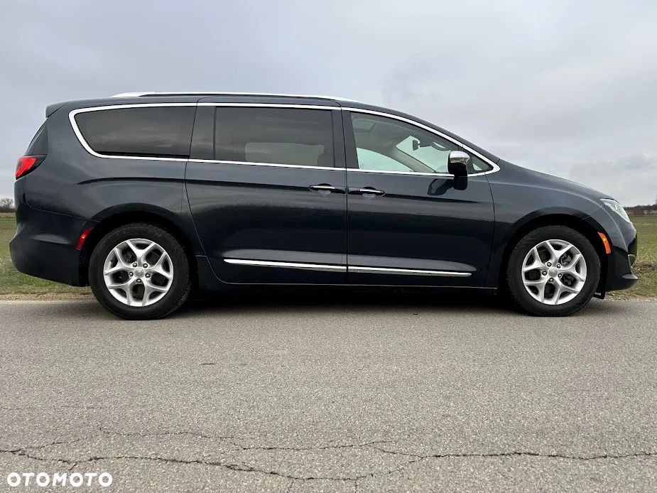 Chrysler Pacifica - 7
