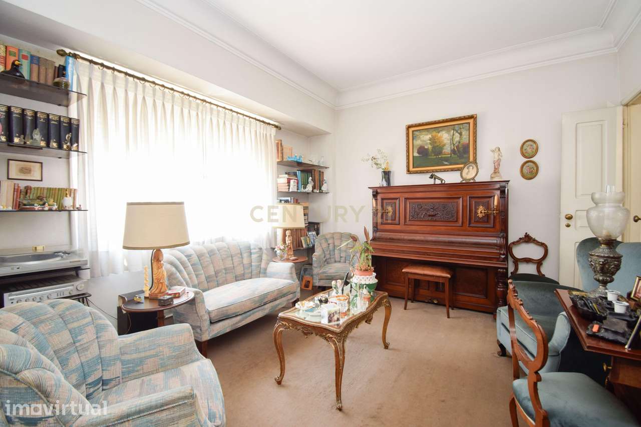 Apartamento T3 com Elevador, no Areeiro | Av. Roma| Campo Pequeno - Li - Grande imagem: 3/25