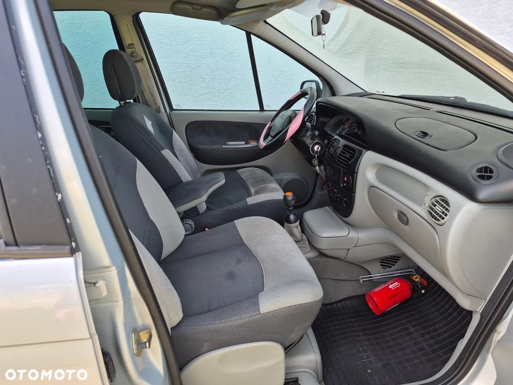 Renault Scenic 1.9 dCi Authentique - 9