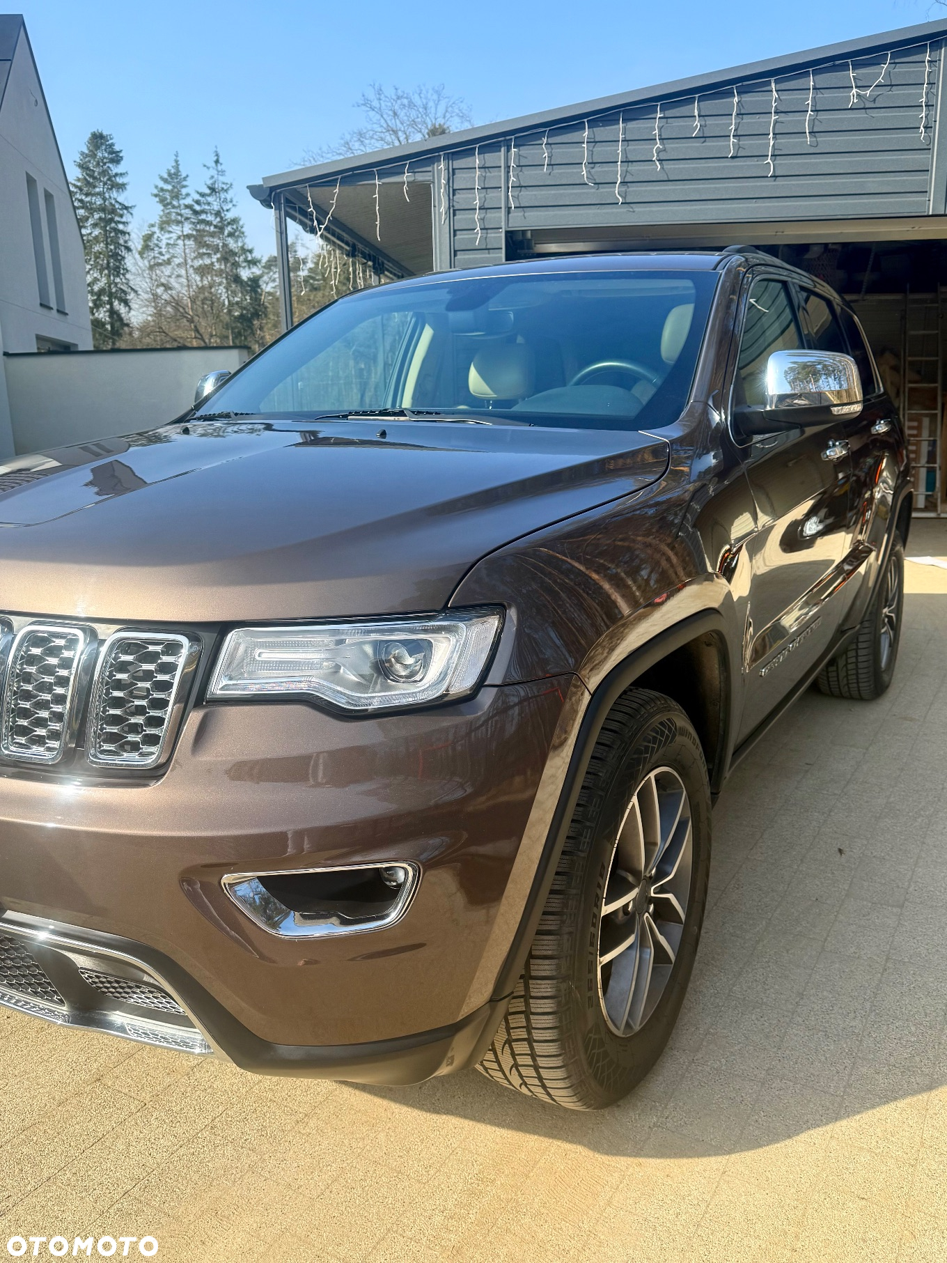 Jeep Grand Cherokee - 25