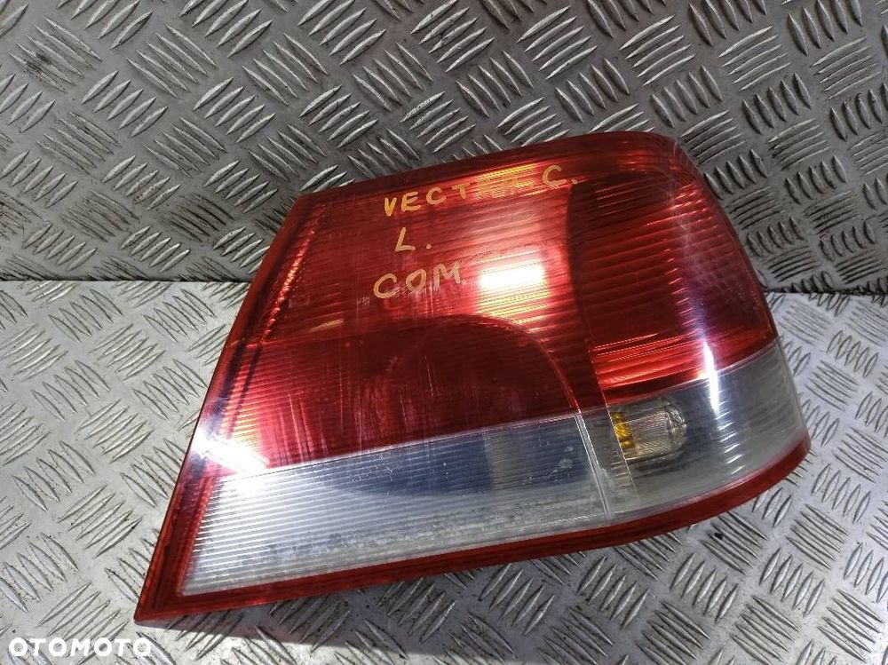 LAMPA LEWA TYLNA OPEL VECTRA C KOMBI - 1