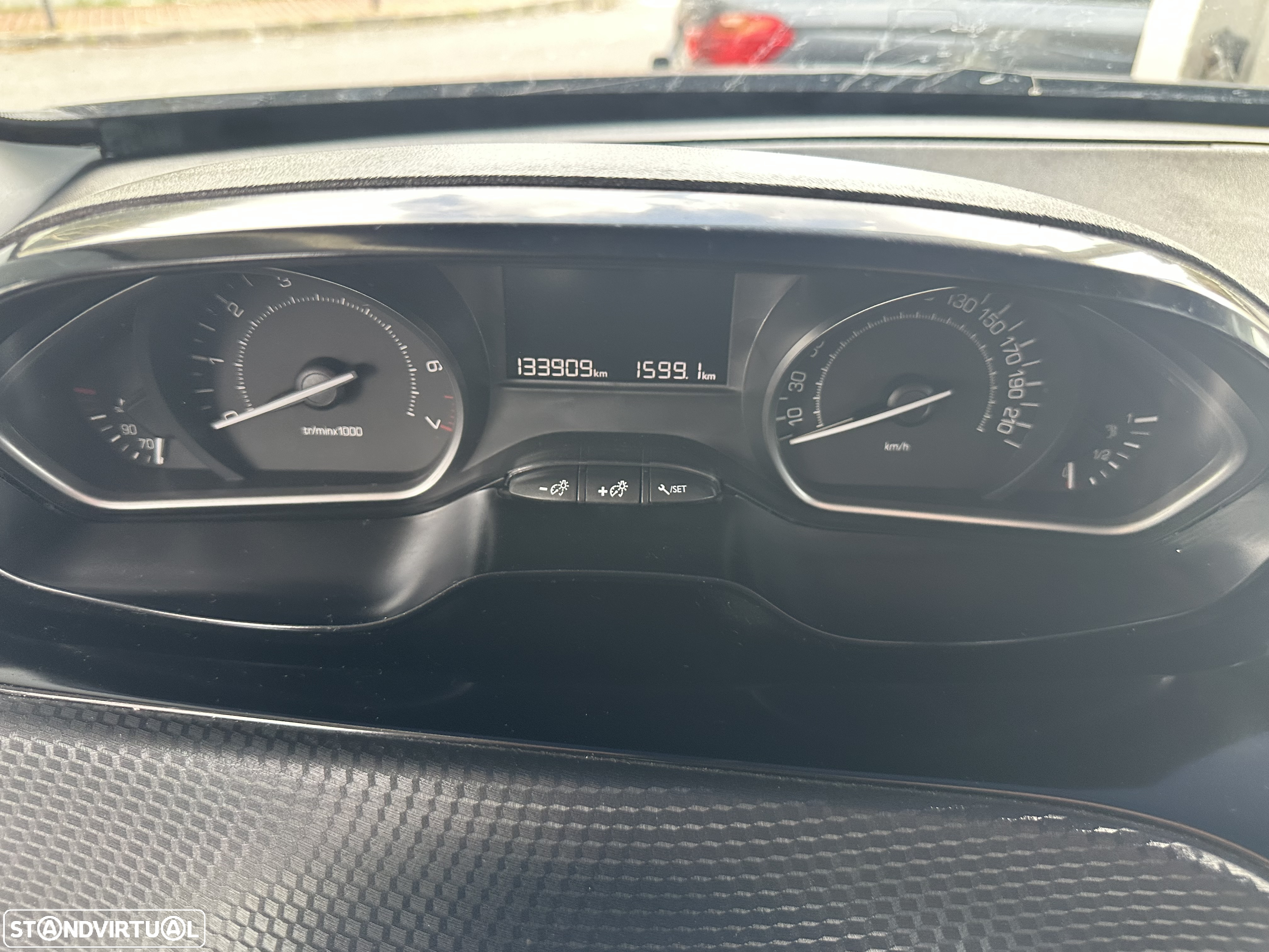 Peugeot 2008 1.2 PureTech Style - 12