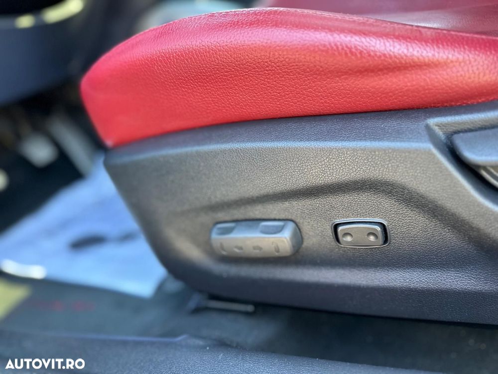 Hyundai Veloster - 12