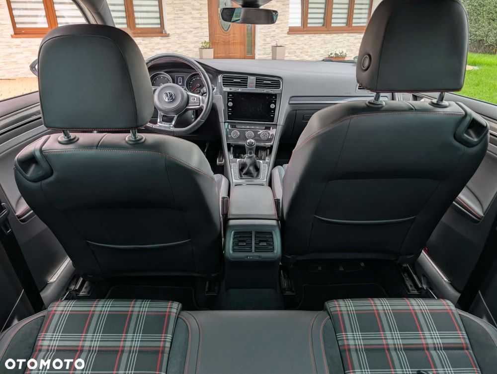 Volkswagen Golf - 10
