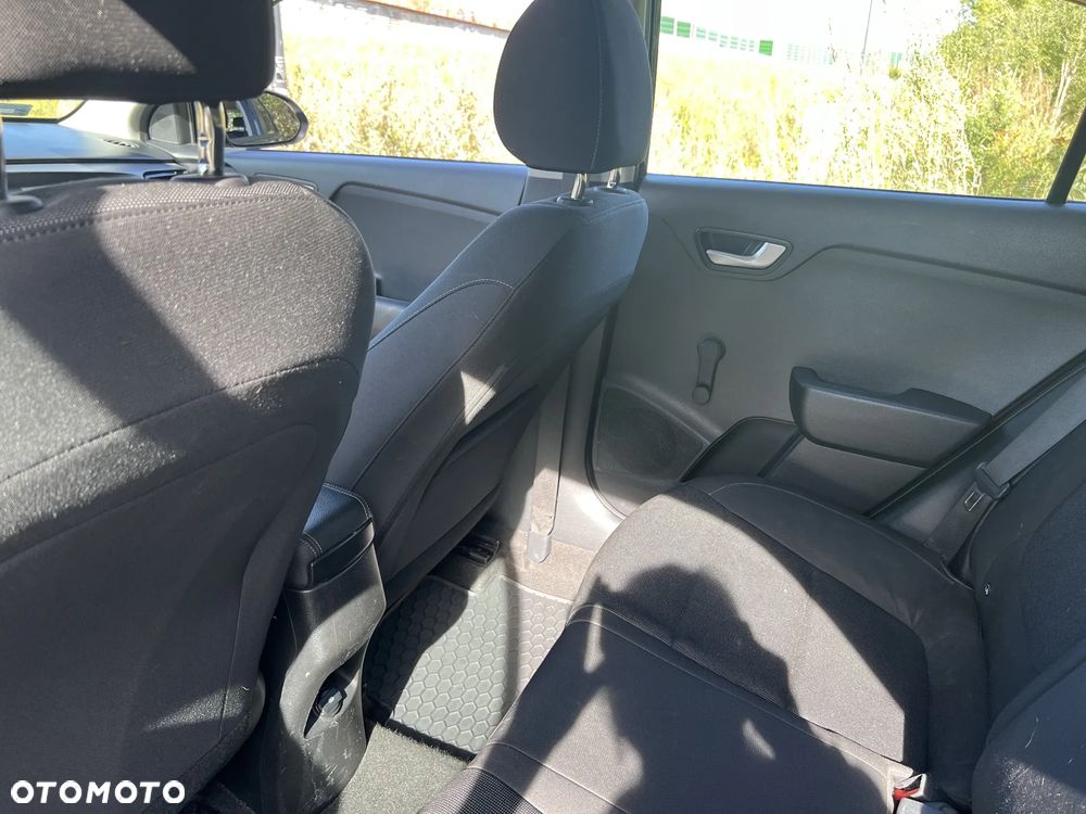 Kia Rio 1.2 L - 14