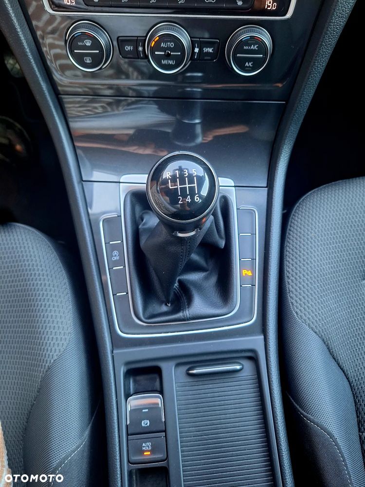 Volkswagen Golf - 35