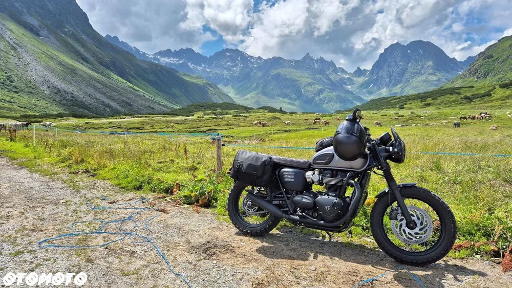 Triumph Bonneville - 2