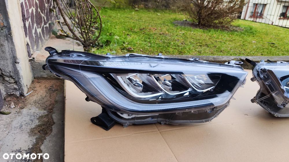 Toyota Yaris IV 20- Lampa Przednia FULL LED LR Komplet - 3