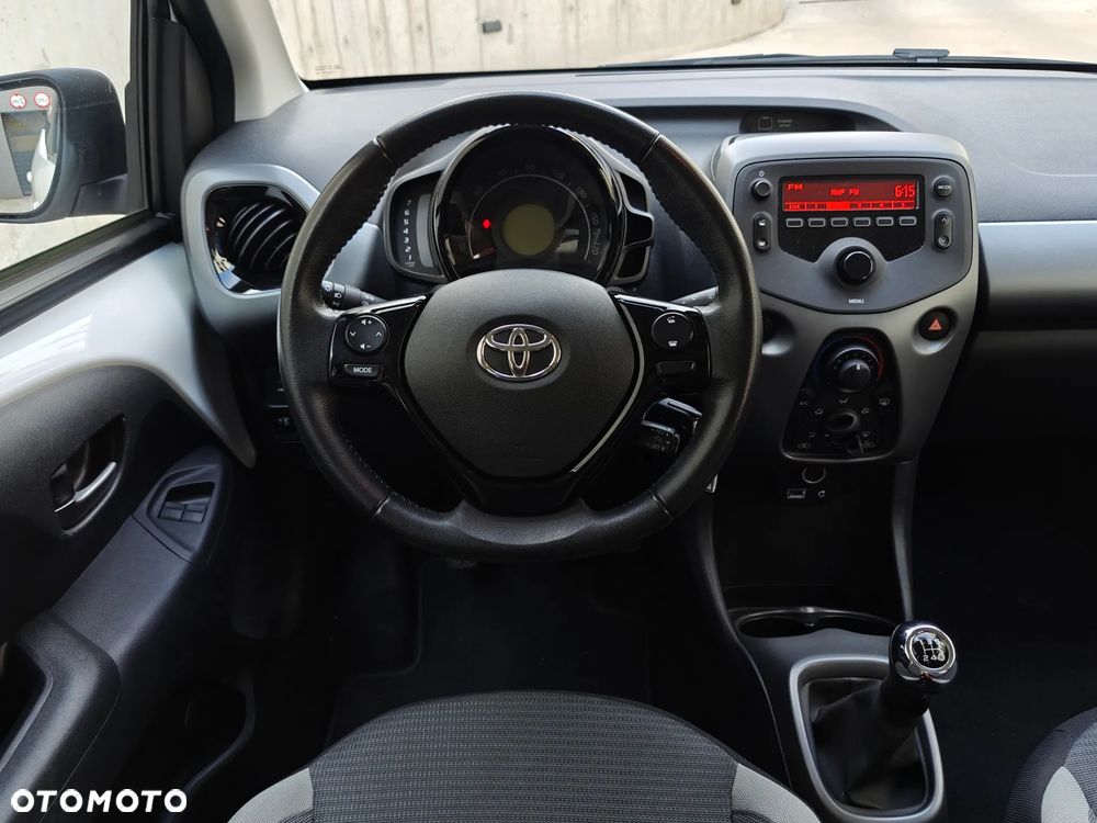 Toyota Aygo x-play - 15