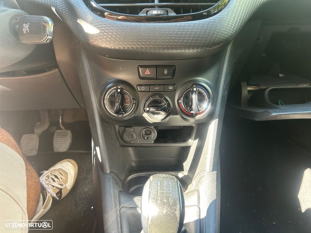Peugeot 208 1.2 PureTech Allure - 12