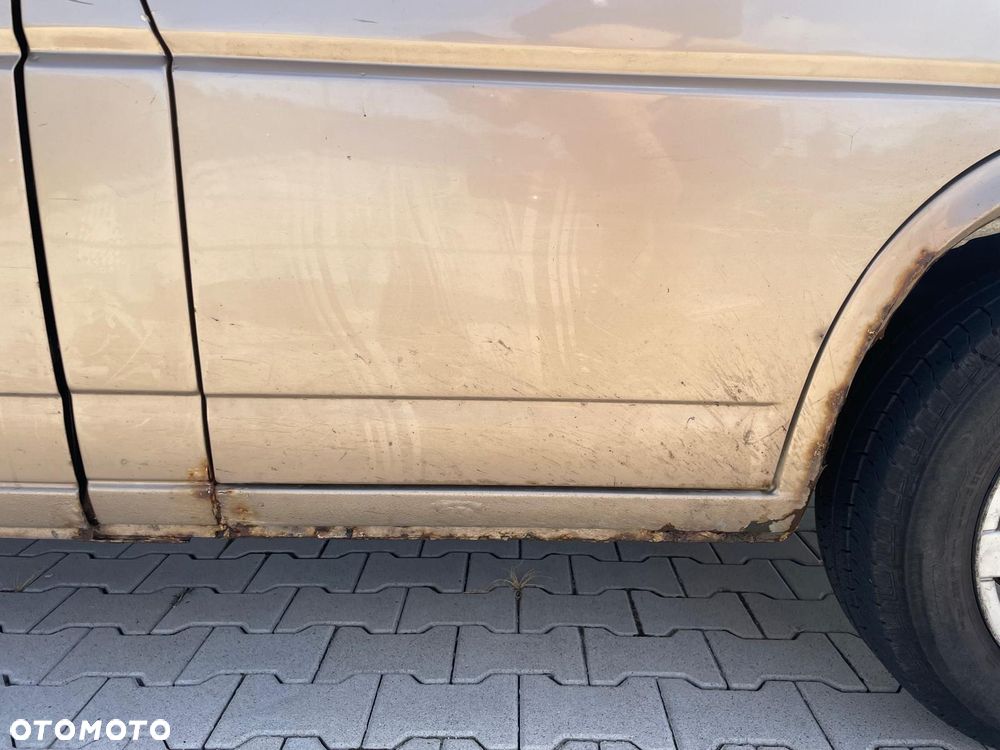 Volkswagen Caravelle - 18