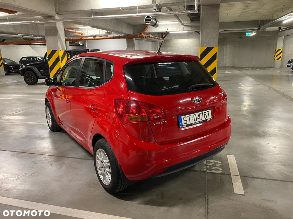 Kia Venga 1.6 L - 5