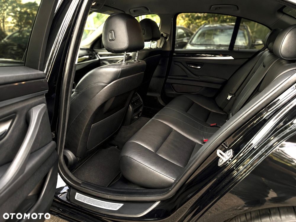 BMW Seria 5 518d M Sport - 13