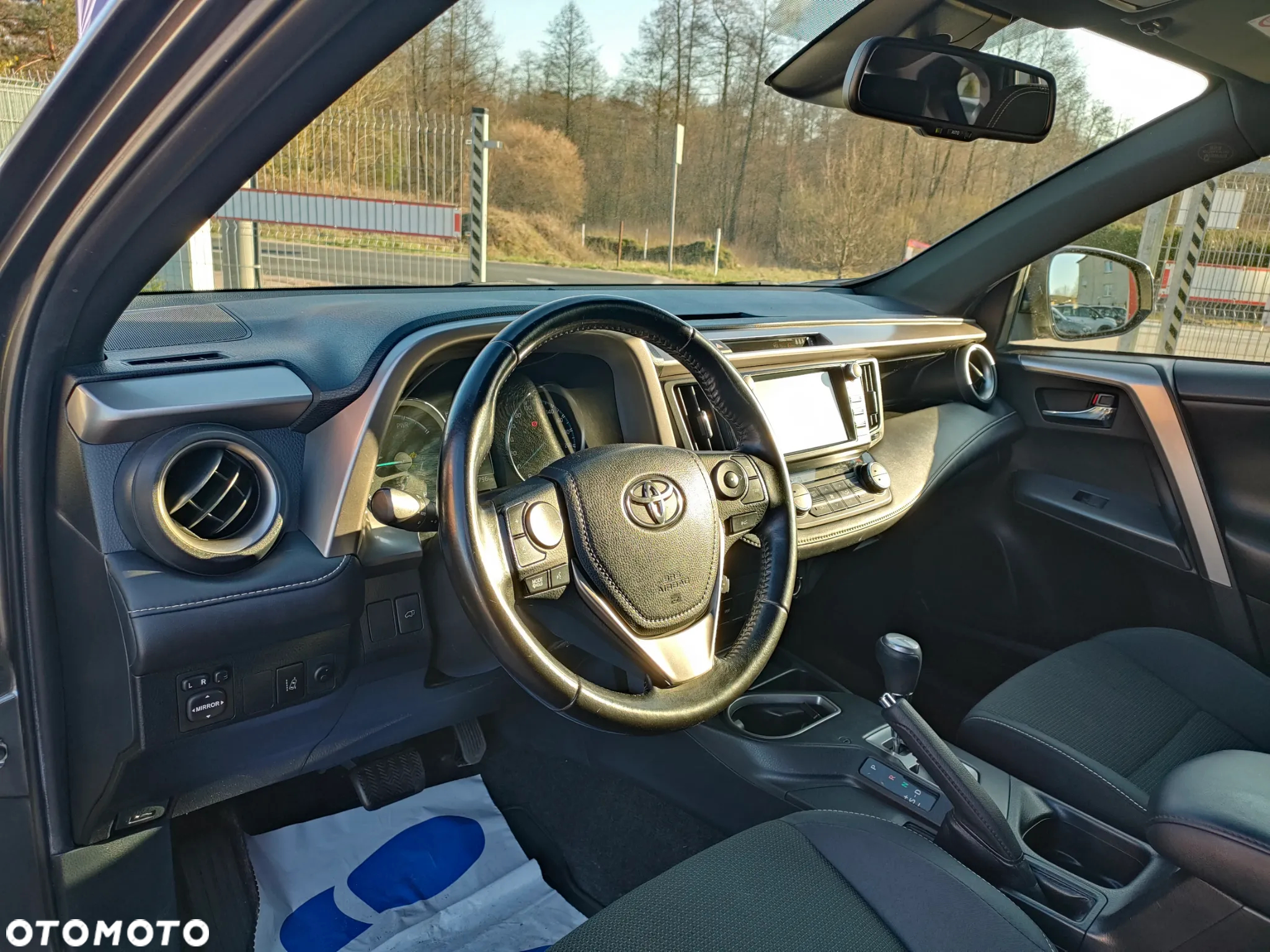 Toyota RAV4 Hybrid Premium 4x2 - 18