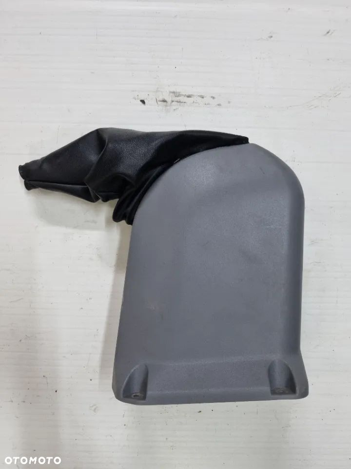 OSŁONA DŹWIGNI HAMULCA RĘCZNEGO IVECO DAILY IV  06-13r. EU - 1