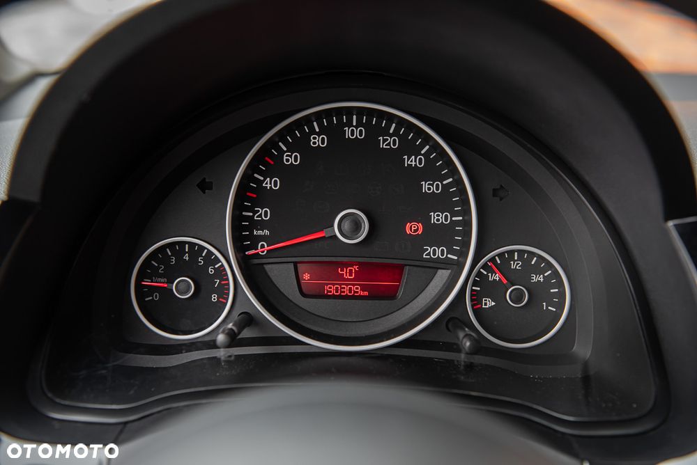 Volkswagen up! black - 18