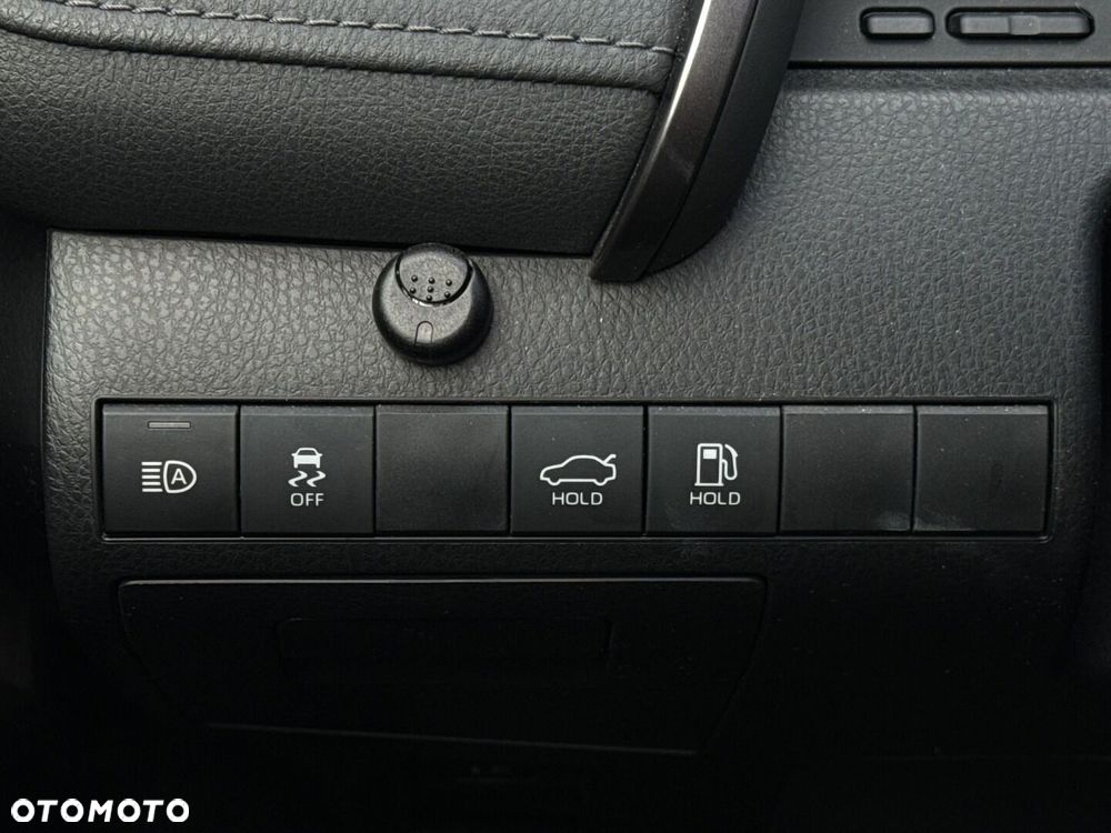 Toyota Camry 2.5 Hybrid Comfort CVT - 22