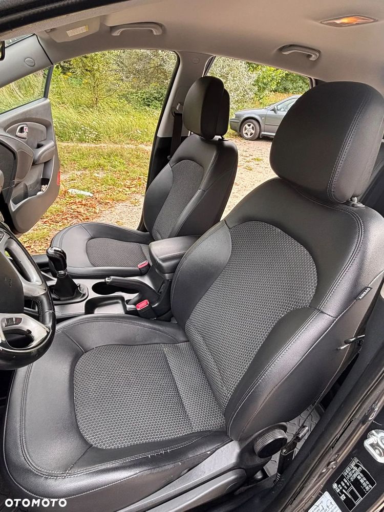 Hyundai ix35 - 23