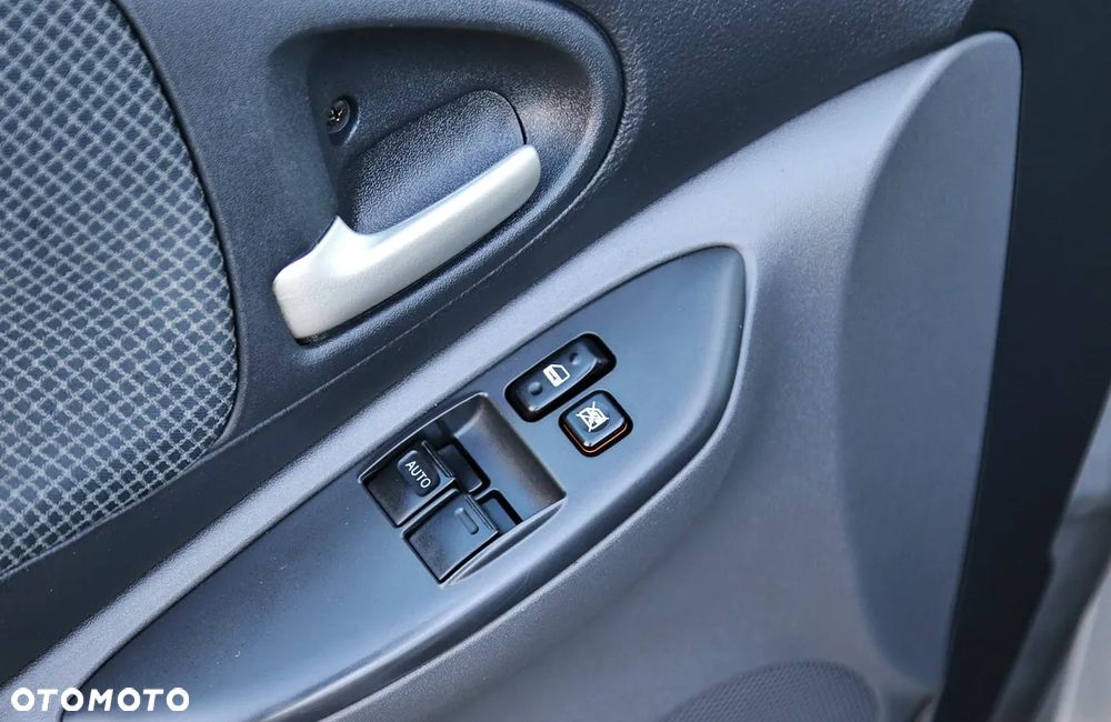 Toyota Yaris 1.3 Sol - 17