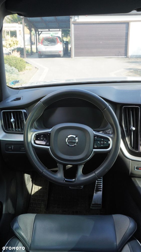 Volvo XC 60 B5 D AWD R-Design - 22