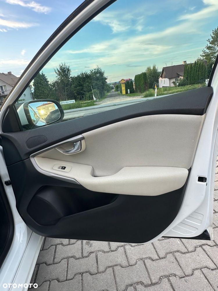 Volvo V40 T2 Momentum - 8