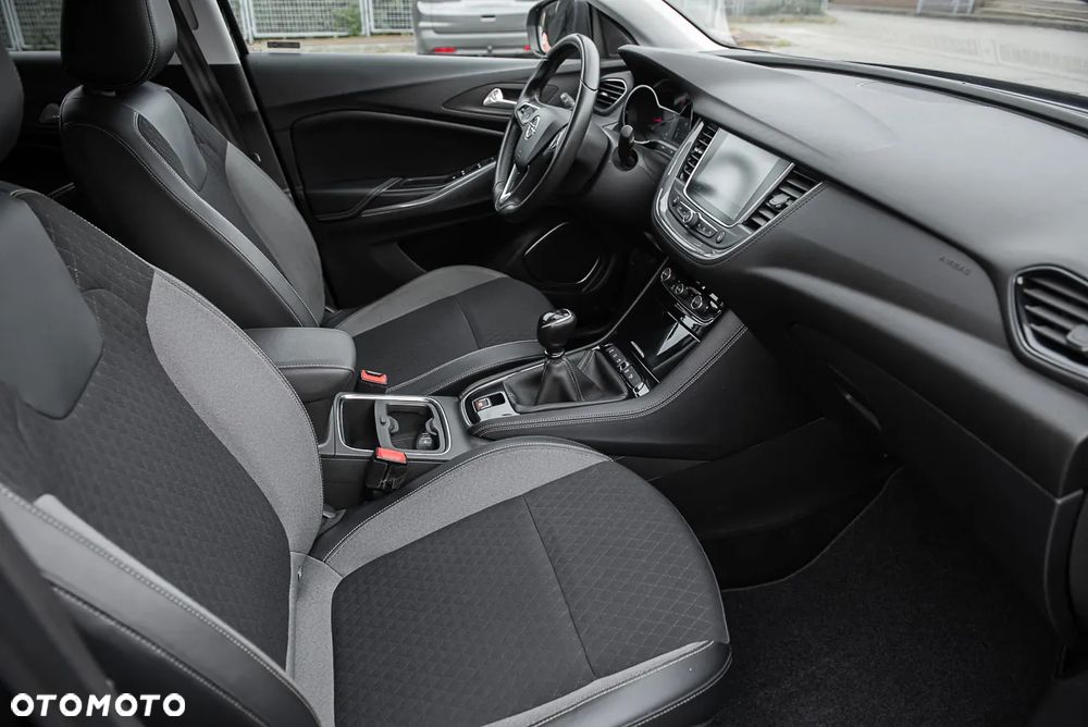 Opel Grandland X 1.2 Start/Stop Business Edition - 32